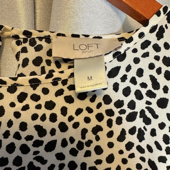 LOFT Black and White Ruffled Sleeve Blouse size medium - Picture 3 of 5